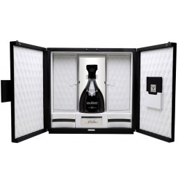 Виски Dalmore 50 Years Old, gift set with 4 glasses, 4 coasters, stopper and book, 0.7 л