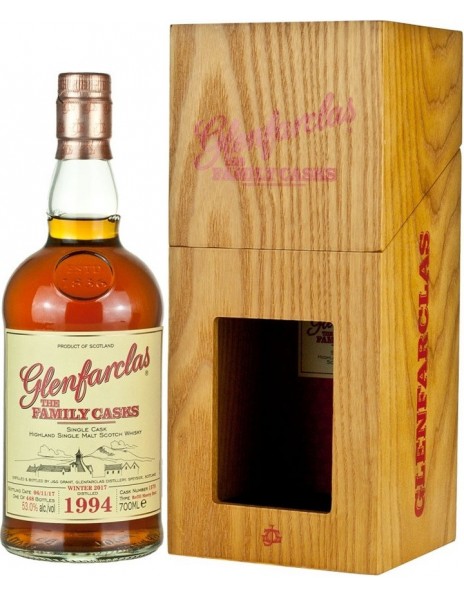 Виски Glenfarclas 1994 "Family Casks" (53%), in wooden box, 0.7 л